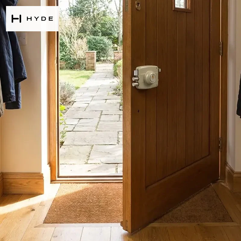 Hyland 260 Night Latch And Rim Lock, view 3